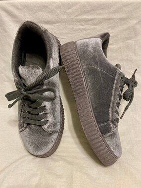 Excellent Condition SZ 7 Women's Ninety Union Frenzy Sneaker, Silver Grey Velvet